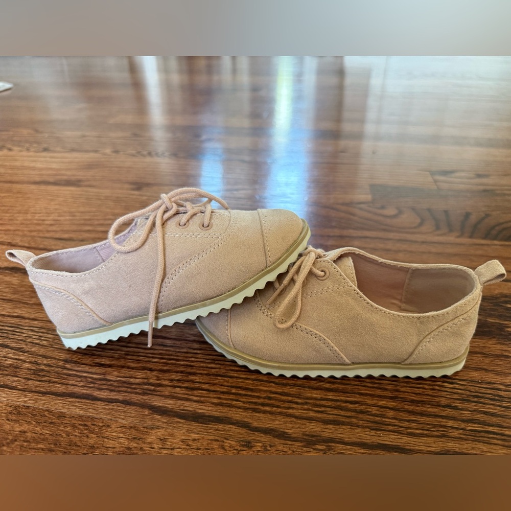 Old Navy Kids Beige Lace-Up Dress Shoes